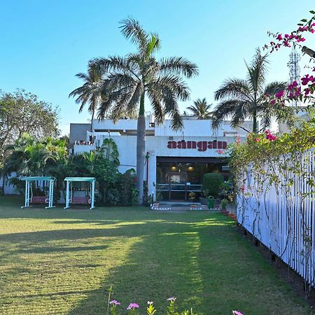 Chryso Hotels Pvt Ltd Ankleshwar Экстерьер фото
