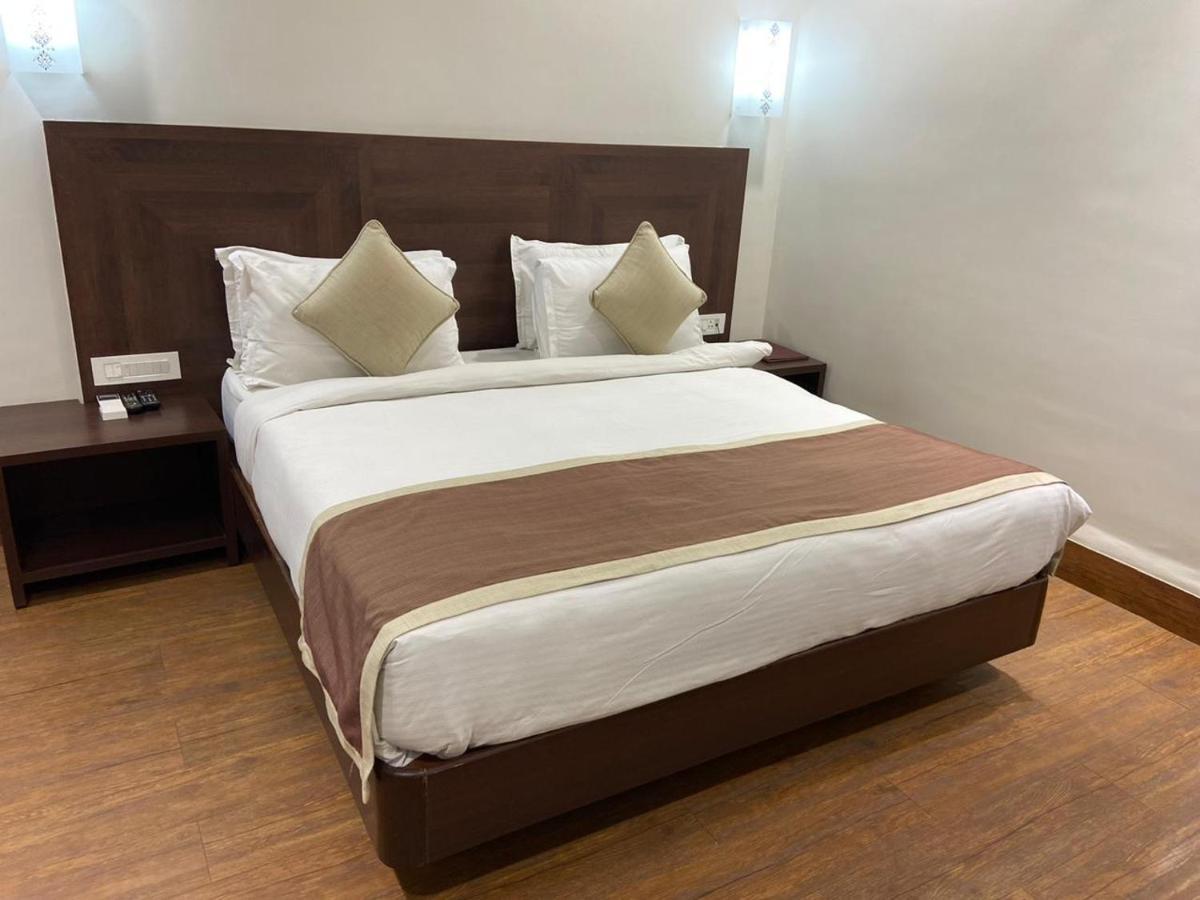 Chryso Hotels Pvt Ltd Ankleshwar Экстерьер фото