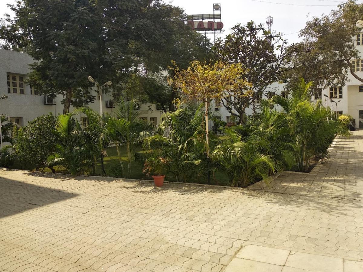 Chryso Hotels Pvt Ltd Ankleshwar Экстерьер фото