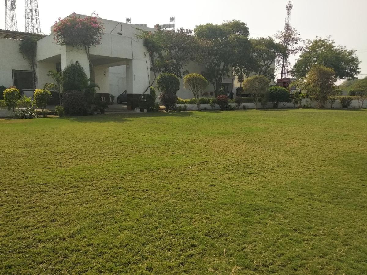 Chryso Hotels Pvt Ltd Ankleshwar Экстерьер фото