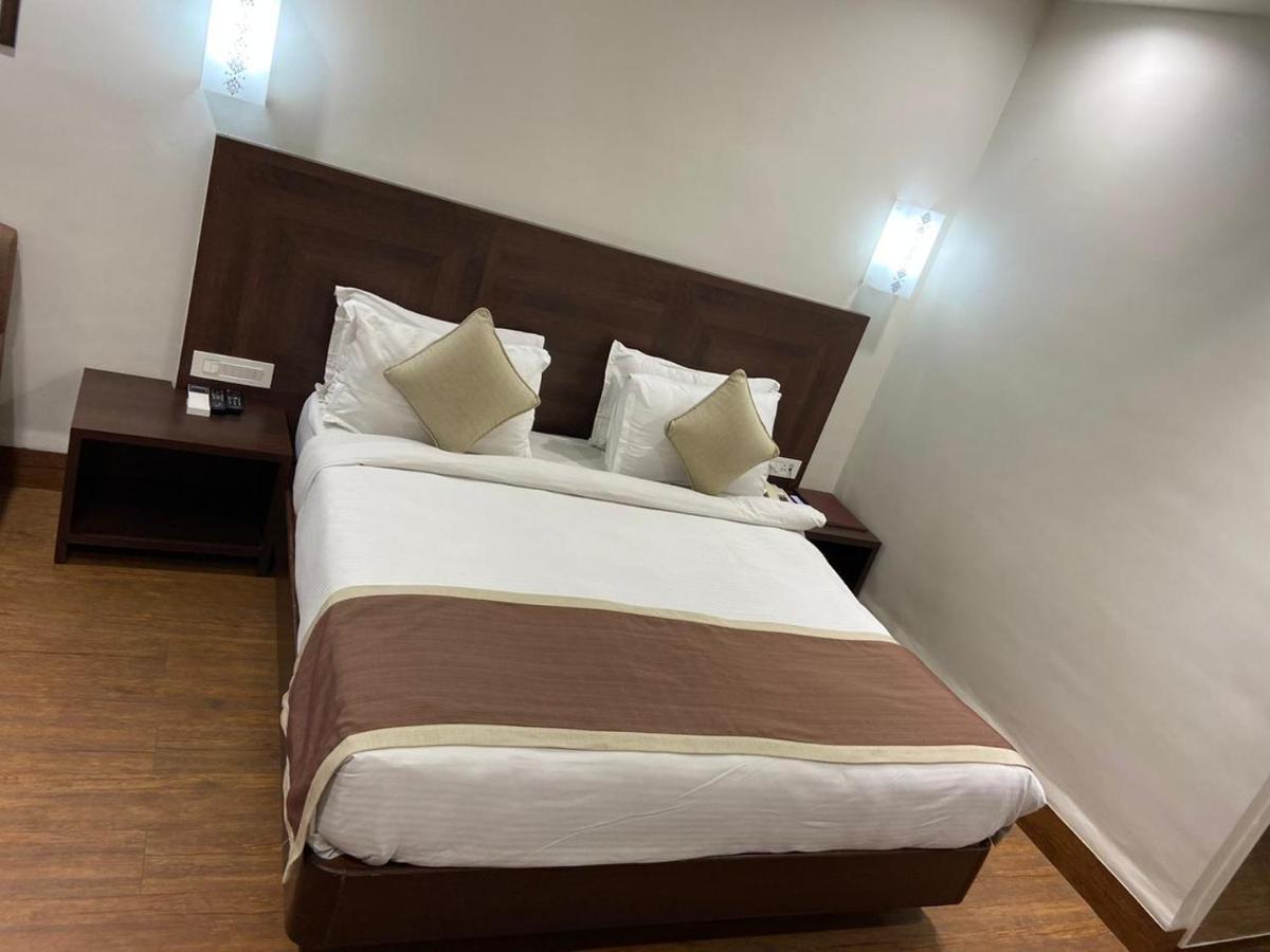Chryso Hotels Pvt Ltd Ankleshwar Экстерьер фото