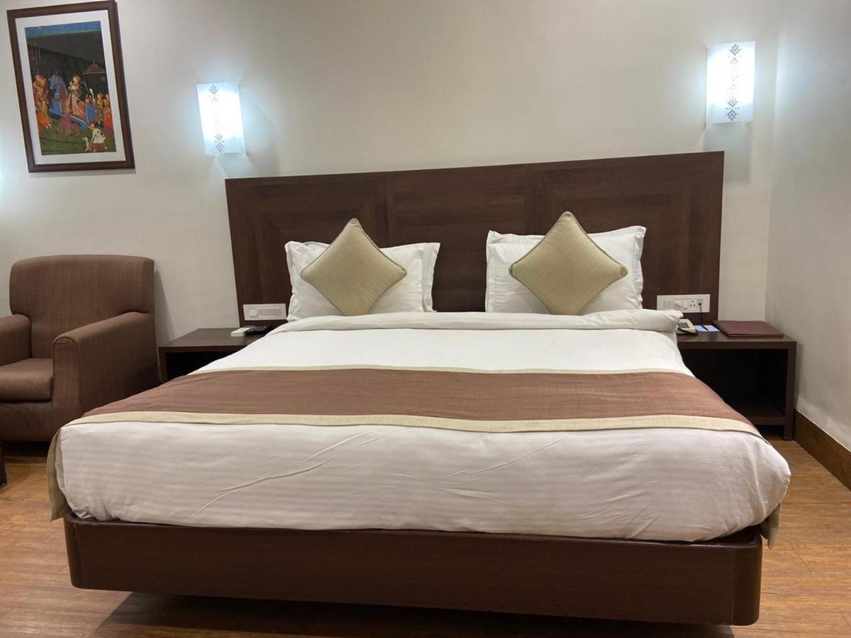 Chryso Hotels Pvt Ltd Ankleshwar Экстерьер фото