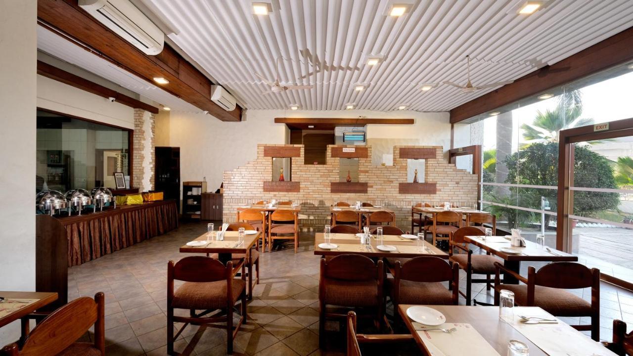 Chryso Hotels Pvt Ltd Ankleshwar Экстерьер фото