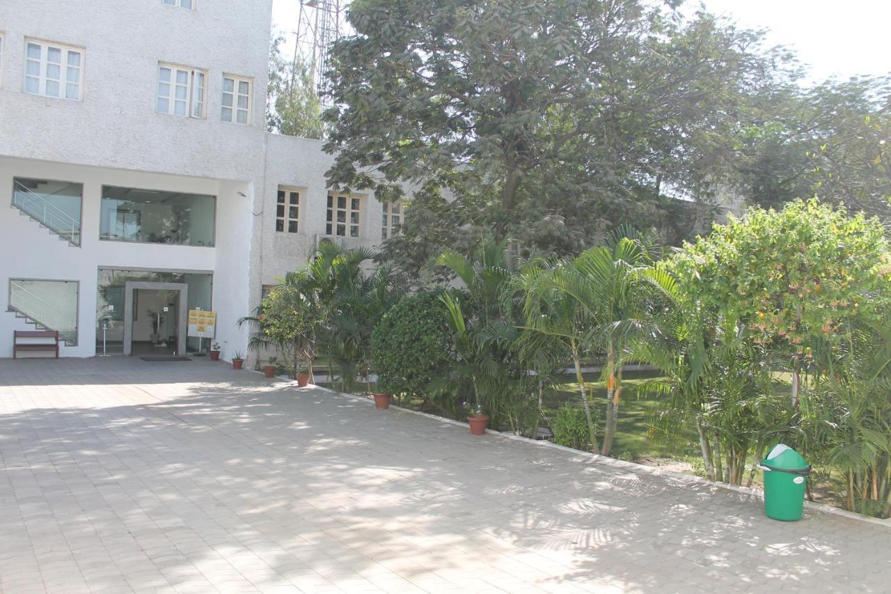 Chryso Hotels Pvt Ltd Ankleshwar Экстерьер фото