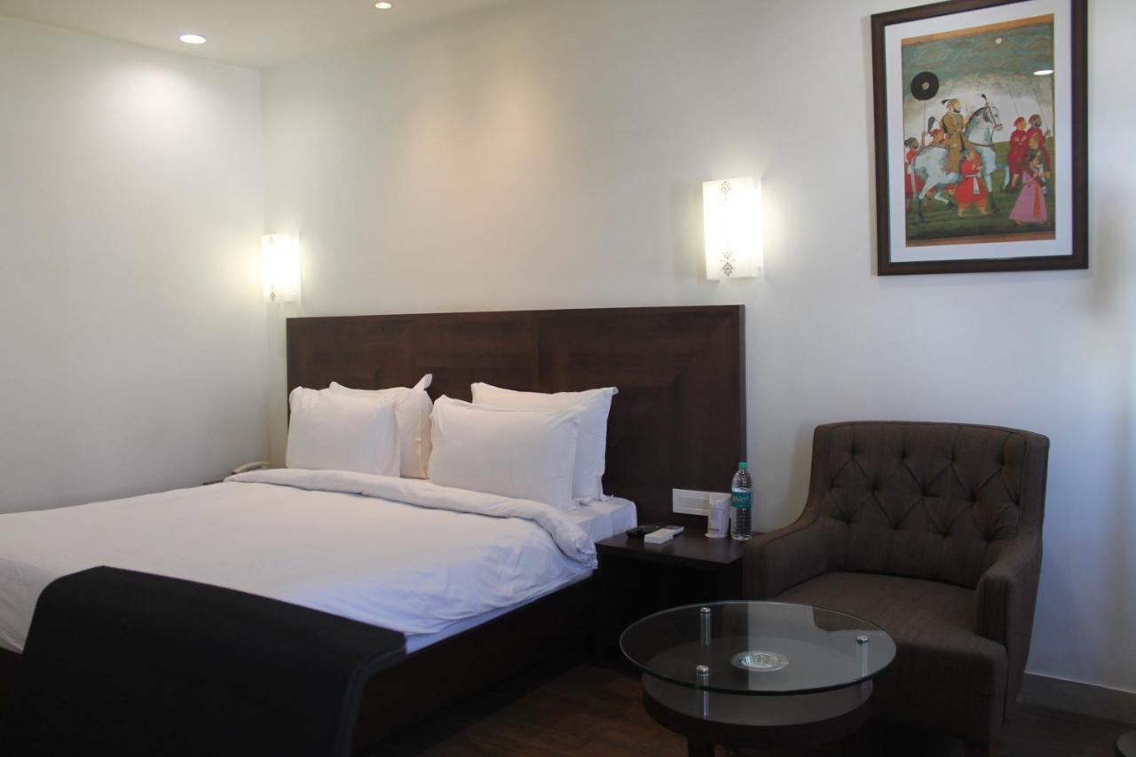Chryso Hotels Pvt Ltd Ankleshwar Экстерьер фото