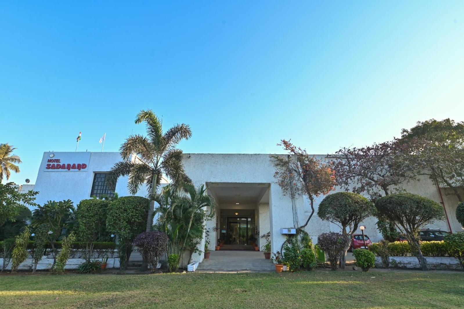 Chryso Hotels Pvt Ltd Ankleshwar Экстерьер фото