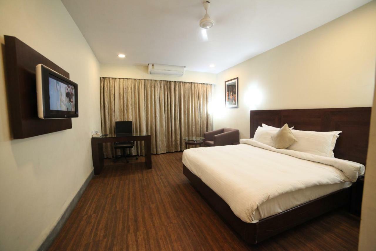 Chryso Hotels Pvt Ltd Ankleshwar Экстерьер фото